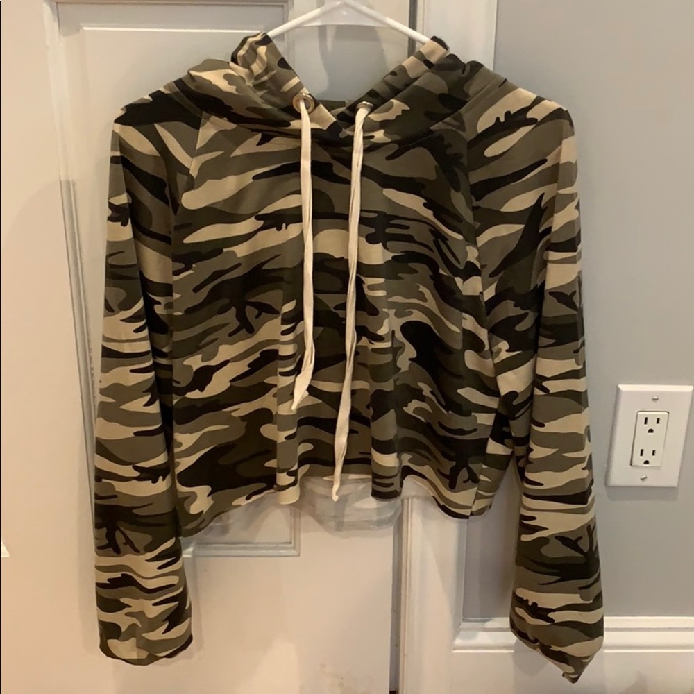 camo crop top